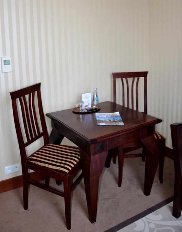 Hotel Nowodworski Legnica Room photo