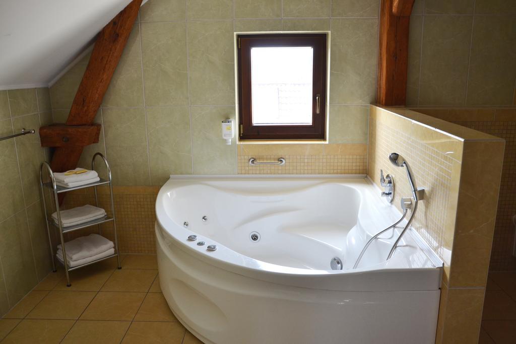 Hotel Nowodworski Legnica Exterior photo